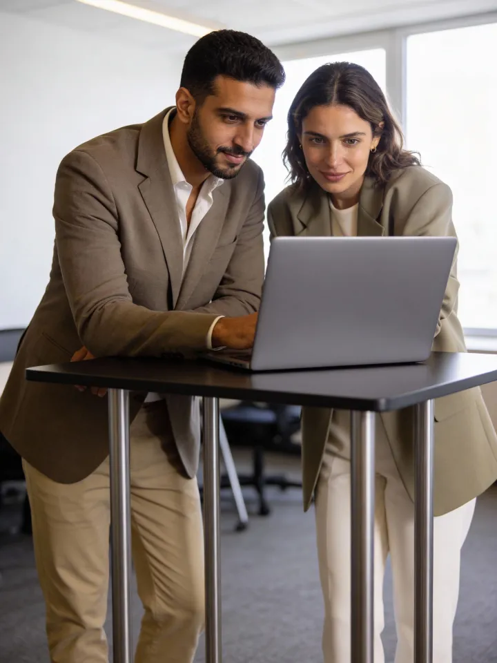 Geschäftsleute und Startups im Gespräch